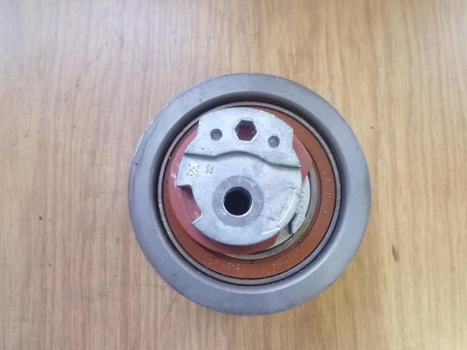 AUDI A4 B8/8K (2011-2016) Zobsiksnas spriegotājs 03L109243BF 23151418