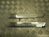 Mercedes-Benz A 205 680 70 03, A 205 680 69 03 / A2056807003, A2056806903 C-CLASS T-Model (S205) 2017 Schwellerverkleidung Satz