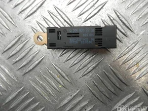 Mercedes-Benz A 205 820 22 00 / A2058202200 C-CLASS (W205) 2016 Antenne