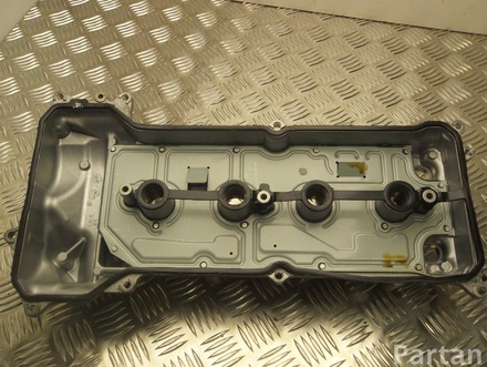 NISSAN 1KT. / 1KT JUKE (F15) 2011 Cylinder head cover