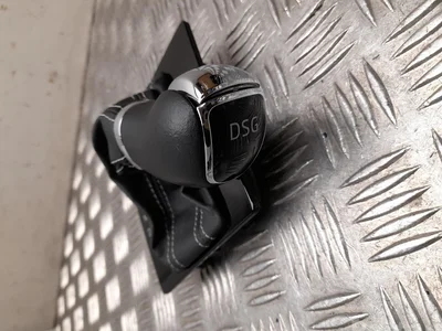 Škoda 3V1 713 203 B / 3V1713203B SUPERB III Estate (3V5) 2020 Couvercle de levier de vitesses - Image 1