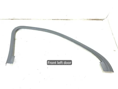 Bentley 36A867587 BENTAYGA 2017 Durų stiklo rėmo apdaila kairė priekis - Nuotrauka 1