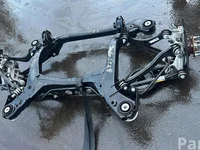 XPeng P7 2025 poutre d'essieu arrière