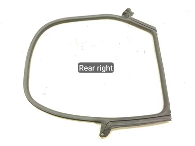 Porsche 9J1833722A Taycan 4S 2022 Joint d'étanchéité de porte Right Rear - Image 1