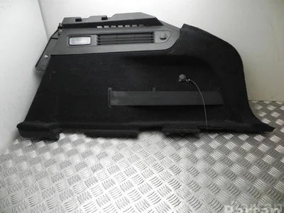 Maserati 670040381RH LEVANTE 2019 Rembourrage de coffre - Image 1