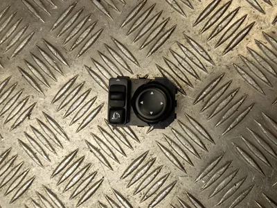 Nissan 255705RA1A JUKE (F16) 2020 Bouton de miroir électrique - Image 1