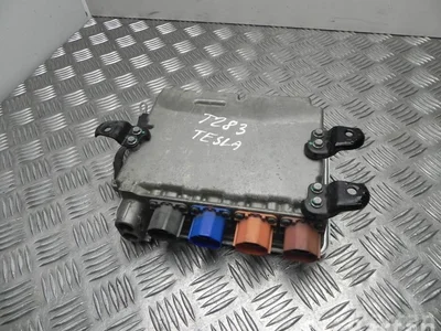 Tesla 1028843-99-B / 102884399B MODEL S 2015 unité de contrôle - Image 1