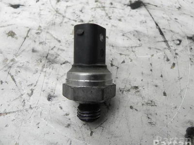 Mercedes-Benz A 651 905 02 00 / A6519050200 E-CLASS (W212) 2012 Régulateur de pression de carburant / interrupteur - Image 1