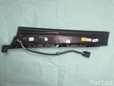 Ford cj54s20899bcw, cj5t14a626akw KUGA II (DM2) 2017 Décoration de cadre de verre porte - Image 1