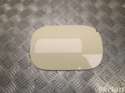 Mercedes-Benz A 247 757 11 00 / A2477571100 B-Class (W247) 2022 Porte du réservoir de carburant - Image 1