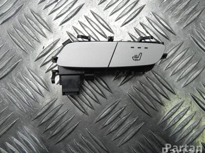 Mercedes-Benz A 205 905 04 04 / A2059050404 C-CLASS (W205) 2015 Interrupteur de chauffage de siège - Image 1