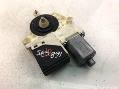 Renault 827306548R MEGANE III Hatchback (BZ0_) 2011 Window lifter motor - Image 1