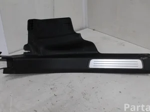 Volvo 31377619 V90 II 2018 Slenksčių apdaila dešinė pusė