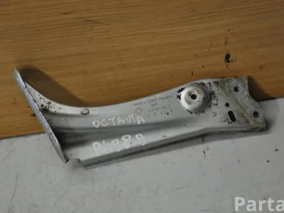 Škoda 5E0821142 OCTAVIA III Combi (5E5) 2015 Uchwyt błotnika z prawej - Zdjęcie 1