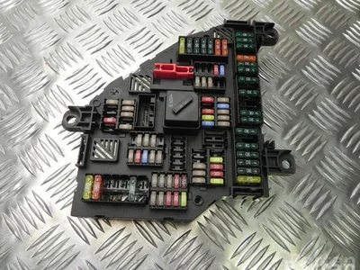 BMW 9210857 7 (F01, F02, F03, F04) 2012 Boîte à fusibles - Image 1