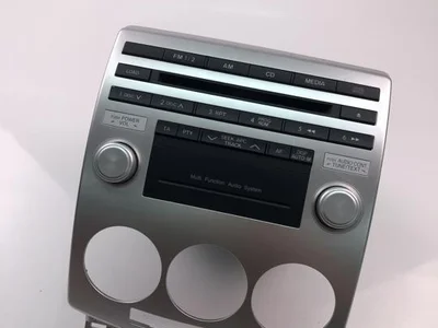Mazda CC9366AR0 5 (CR19) 2009 Radio / lecteur CD - Image 1