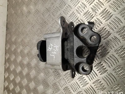 Land Rover K8D2-7M121-BA / K8D27M121BA Range Rover Evoque II L551 2023 Zawieszenie silnika z lewej - Obraz 1