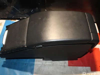 Volvo 9491224 XC70 II 2009 Accoudoir - Image 1