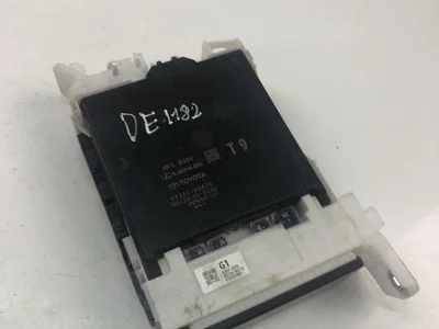 Toyota 89221-0DA70 / 892210DA70 YARIS (_P13_) 2014 Unités de contrôle - Image 1