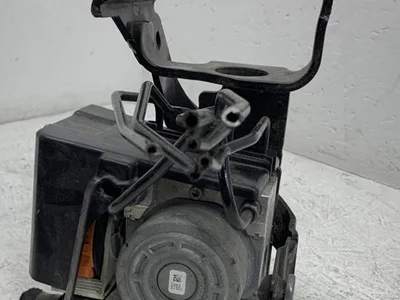 Peugeot 9839933880 208 II (P21) 2021 Unité de commande hydraulique ABS - Image 1