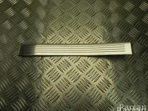 Mercedes-Benz A 212 686 12 36 / A2126861236 E-CLASS (W212) 2012 Bordure de seuil de porte