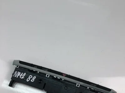 Audi 8V0925301NG A3 Sportback (8VA, 8VF) 2016 Éclairage d'urgence / interrupteur de danger - Image 1