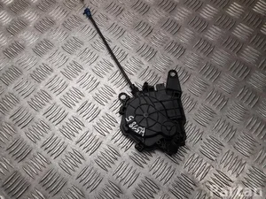 BMW 8 494 243 / 8494243 2 U06 Active Tourer 2022 Cerradura tapa de maletero