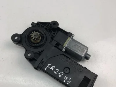 Renault 807310246R MEGANE III Hatchback (BZ0_) 2010 Moteur de lève-vitre - Image 1