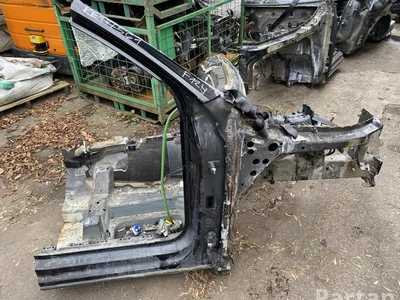 Volkswagen Touareg III CR 2024 Quart de corps Right Front - Image 1