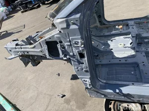 Nissan Ariya 2025 ćwiartka samochodowa z przodu z lewej