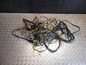 Mercedes-Benz A 126 820 12 15 / A1268201215 S-Class W126 1983 Harnais