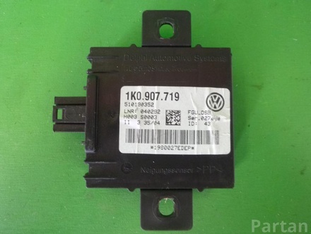 VW 1K0 907 719, 1K0.907.719 / 1K0907719, 1K0907719 GOLF V (1K1) 2004 Control unit for anti-towing device and anti-theft device