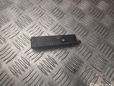 Mercedes-Benz A 223 905 37 08 / A2239053708 EQE V295 2022 Amplificateur d'antenne - Image 1