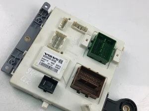 Volvo 32233459AB V90 II 2020 Caja de fusibles