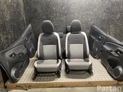 Toyota YARIS (_P13_) 2020 Fotele, Kanapa, Komplet Panel drzwi - Zdjęcie 1