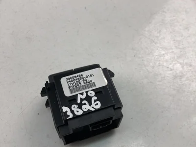 Volvo 30659480 V40 hečbekas 2017 Elektromechaninių stovėjimo stabdžių mygtukas - Nuotrauka 1