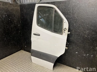 Mercedes-Benz Sprinter (907/910) 2019 Door Right Front - Image 1