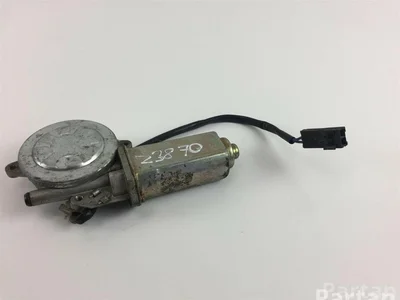 Nissan 8273083G10 TERRANO II (R20) 2005 Moteur de lève-vitre - Image 1