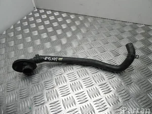 Mercedes-Benz A 204 830 22 96 / A2048302296 C-CLASS (W204) 2008 Tuyau de radiateur