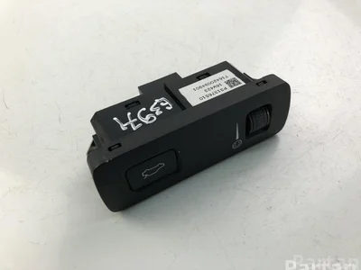 Volvo P31376510 V90 II 2017 Przycisk otwierania bagażnika - Obraz 1