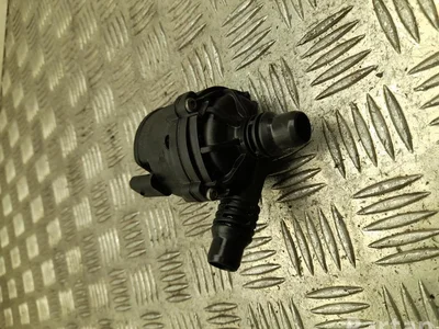 BMW 5A03F46 2 U06 Active Tourer 2022 Pompe à eau supplémentaire - Image 1