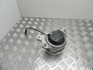 Mercedes-Benz A 238 240 12 00 / A2382401200 E-CLASS (W213) 2017 Support moteur