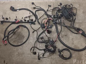 BMW 7605076, 7589639, 7591981, 7588270, 7585027 5 (F10) 2011 Fils du compartiment moteur