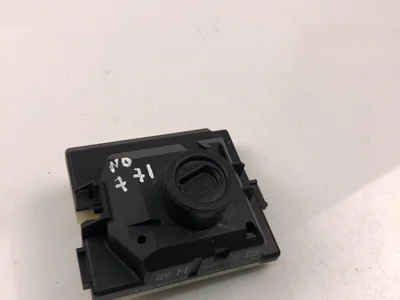 Mercedes-Benz A2059006713 KLASA C (W205) 2015 Zamek zapłonu - Obraz 1