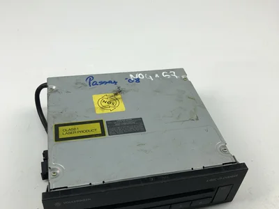 Volkswagen 1J0035110 GOLF V (1K1) 2005 Radio / lecteur CD - Image 1