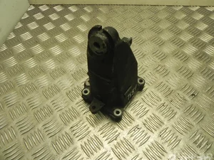 Mercedes-Benz A 274 223 46 00 / A2742234600 C-CLASS T-Model (S205) 2017 Support moteur