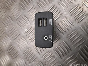 Subaru 86257AL100 FORESTER (SJ) 2015 Périphérique d'entrée AUX USB