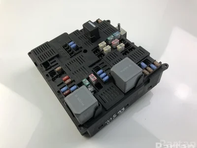 Volvo 31473771 XC90 II 2019 Caja de fusibles - Imagen 1