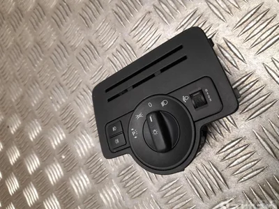 Mercedes-Benz A4479058000 VITO Box (W447) 2018 Interrupteur de lumière - Image 1