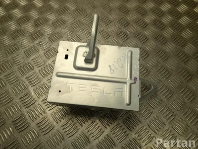 Tesla 1079748-00-F / 107974800F MODEL 3 2021 Wzmacniacz audio - Zdjęcie 1